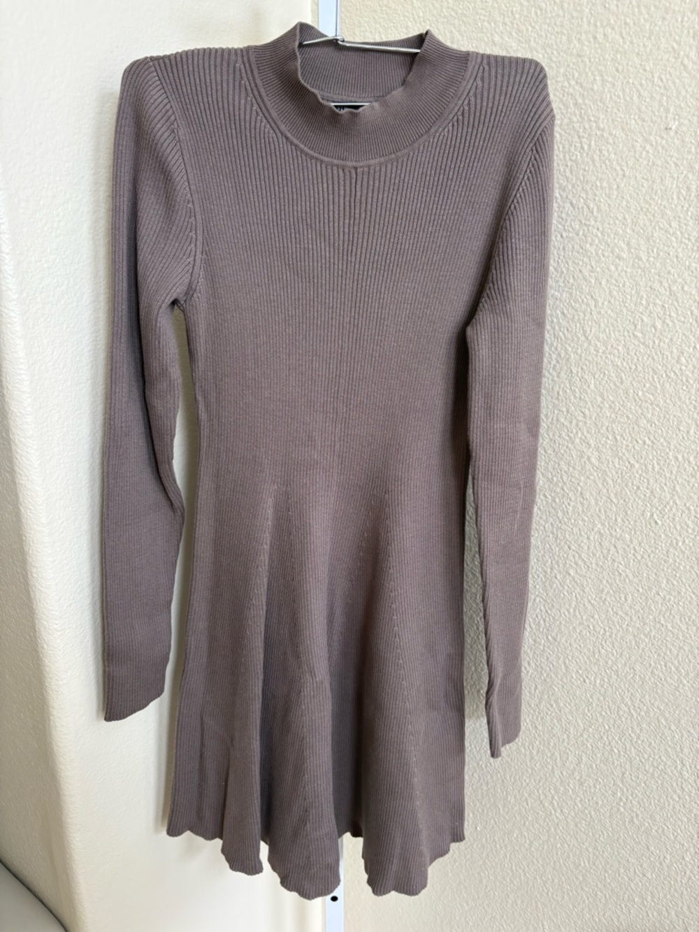 NWOT - GAP Mockneck Rib Sweater Mini Dress in Plymouth Rock Brown - Size LP - Picture 4 of 6